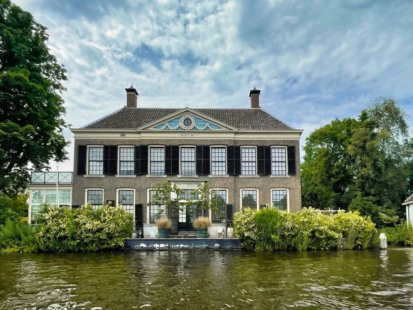 Voorburg Holandia Czerwca 2022 Stary Zabytkowy Holenderski Dom Zbudowany Wzdłuż — Zdjęcie stockowe
