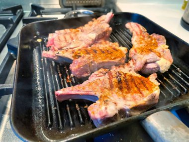 Izgaradaki et parçaları