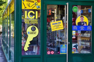 geneva, switzerland - 08 September 2022: a store advertisement on front window of copying lost or replaced keys