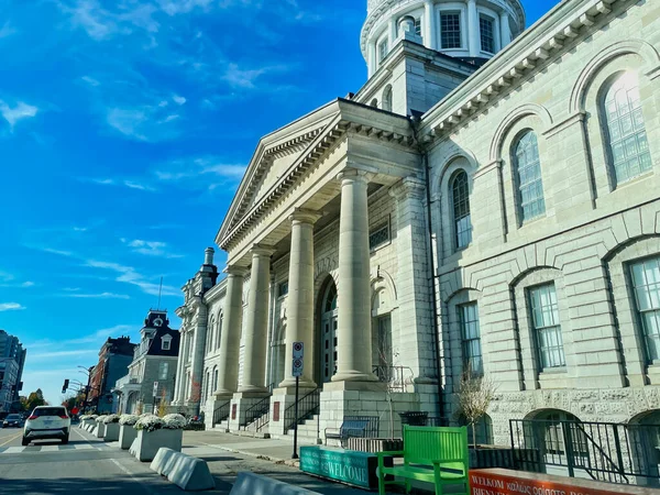 金斯顿 加拿大 2022年10月23日 城市历史建筑市政厅大楼入口立面的柱子 — 图库照片