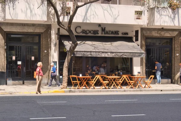Buenos Aires Argentina Outubro 2022 Mesas Cadeiras Madeira Fora Restaurante — Fotografia de Stock