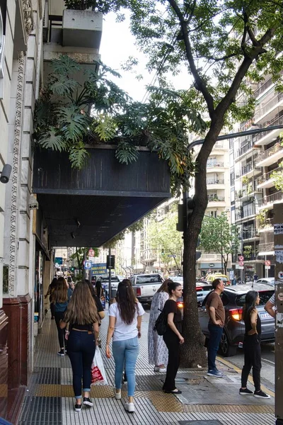 Buenos Aires Argentina Outubro 2022 Muitas Pessoas Estão Andando Calçada — Fotografia de Stock