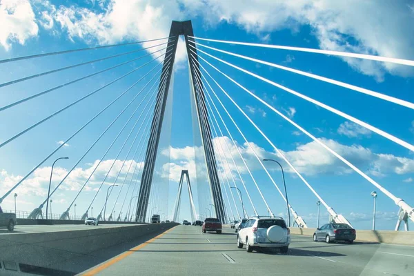 Charleston Estados Unidos Novembro 2022 Carros Estão Dirigindo Uma Estrada — Fotografia de Stock