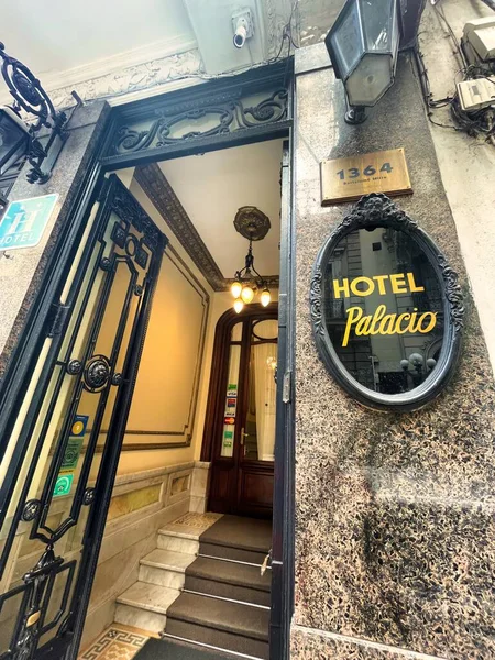 Montevideo Uruguay Oktober 2022 Hotelbord Naast Ingang Van Een Klassiek — Stockfoto