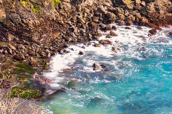 Olas Del Océano Pacífico Hacen Que Agua Estrella Las Rocas — Foto de Stock