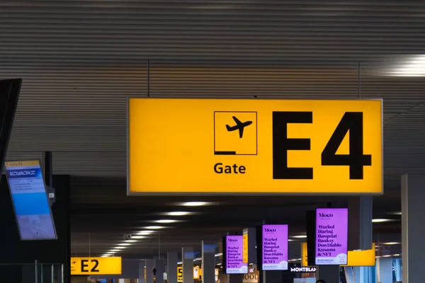 Amsterdam Netherlands October 2022 Sign Hanging Ceiling Hall Airport Terminal — Stock Photo, Image