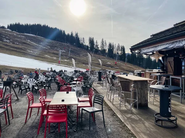 Manigod Frankreich Januar 2023 Restaurantterrasse Leer Winter Ohne Naturschnee — Stockfoto