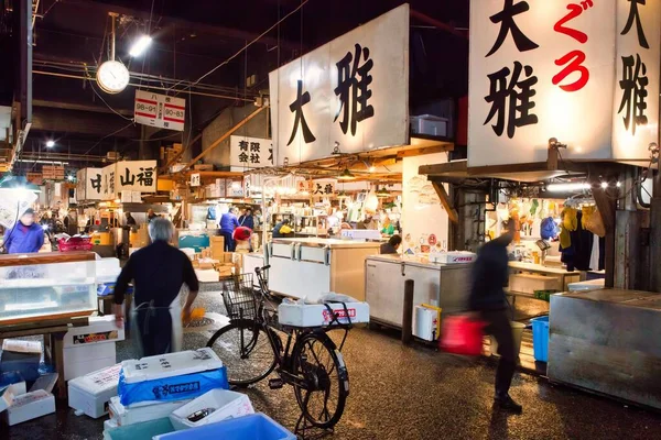 2012年11月25日 渋谷魚市場は日本最大の魚市場であり 早朝に訪れることができます 市場が完全に機能しているのは — ストック写真