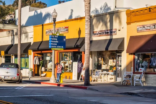 Ventura United States February 2020 People Walking Phone Sidewalk Shopping — Stock Photo, Image