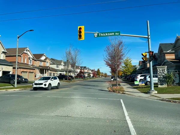 Oshawa Kanada Oktober 2022 Bostadsområde Med Hus Längs Vägen Med — Stockfoto