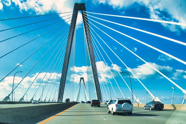 Charleston Estados Unidos Novembro 2022 Carros Estão Dirigindo Uma Estrada — Fotografia de Stock