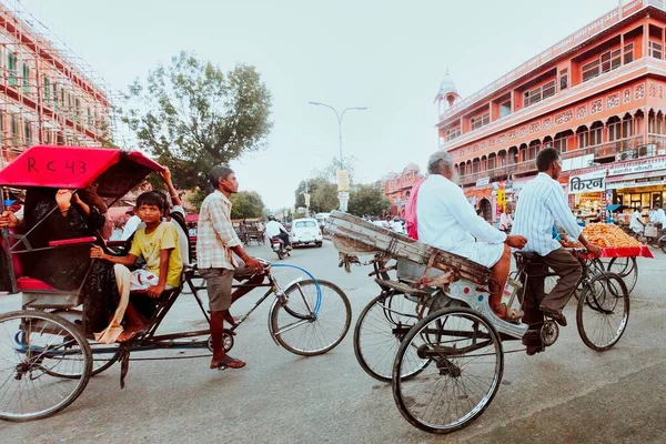 Jaipur Indie Września 2011 Człowiek Prowadzi Taksówkę Riksja Rower Ulicy — Zdjęcie stockowe