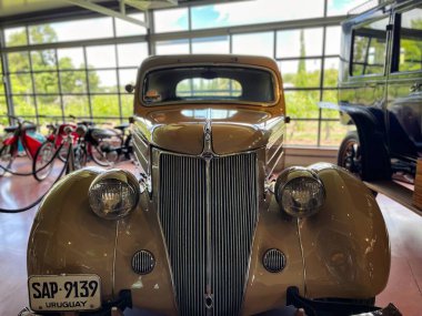 Montevideo, uruguay - 31 Ekim 2022: 48 model klasik Ford modeli sergilenmektedir.