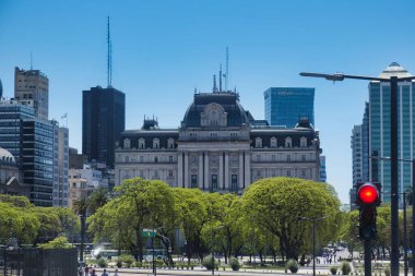 Buenos aires, Argentina - 4 Kasım 2022: Kültür Merkezi kiracısının önündeki ağaçlar sergiler ve diğer sanat eserleriyle