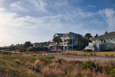 Charleston, Birleşik Devletler - 5 Kasım 2022: Lüks lüks bir ev ya da uzun bir sahil Charleston