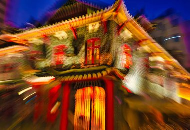 Chengdu, Çin - 28 Kasım 2009: Chengdu şehir merkezindeki geleneksel Çin tarihi binası