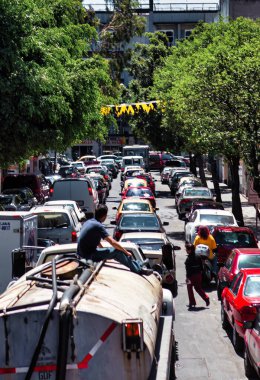 Mexico City, Mexico - 24 Nisan 2010: Mexico City caddelerinde trafik sıkışıklığı var