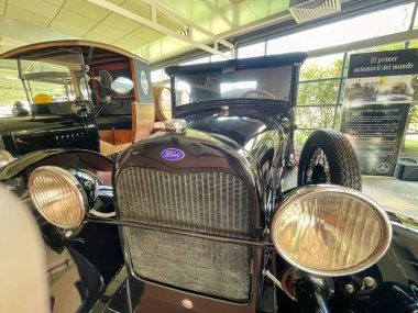 Montevideo, uruguay - 31 Ekim 2022: Ford model klasik bir araba sergilenmektedir.