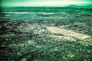 San Jose, ABD - 14 Ekim 2013: San Jose Vadisi. Küçük bir uçaktan Kaliforniya manzarasını görmek.