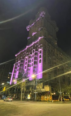 Montevideo, uruguay - 30 Ekim 2022: Bağımsızlık meydanındaki ünlü tarihi eser