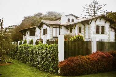 Lima, Peru - 13 Ağustos 2010: Lima Peru 'da Avrupa tarzı evler Avrupa' dan gelen göçmenlerin mimari etkilerini gözler önüne seriyor