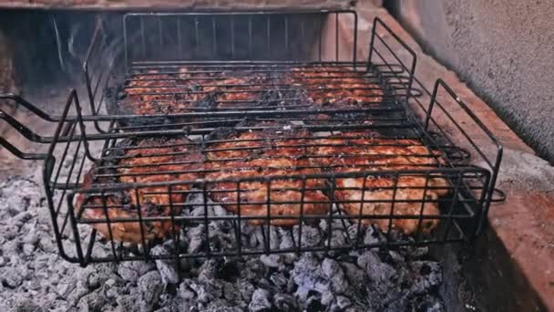 Shish Kebab Smaží Grilu Domácím Sporáku Grilovaný Šťavnatý Masový Steak — Stock video