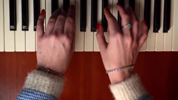 Female Hands Fingers Play Piano Keyboard Close Top View Piano — Stockvideo