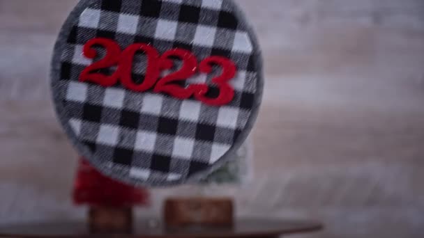 Bir Noel Ağacı Oyuncağına 2023 Yazılıydı Noel Süsleri Noel Dekorasyonu — Stok video
