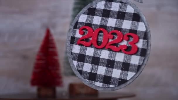 Bir Noel Ağacı Oyuncağına 2023 Yazılıydı Noel Süsleri Noel Dekorasyonu — Stok video