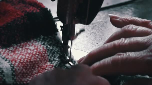 Aged Woman Sews Old Sewing Machine Needle Foot Sewing Machine — Vídeo de Stock
