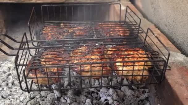 Shish Kebab Est Frit Dans Barbecue Sur Une Cuisinière Maison — Video
