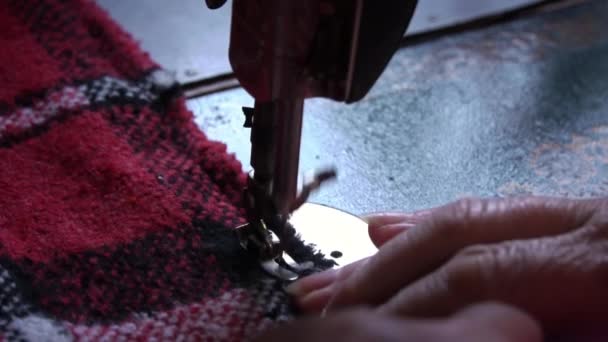Aged Woman Sews Old Sewing Machine Needle Foot Sewing Machine — Vídeo de stock