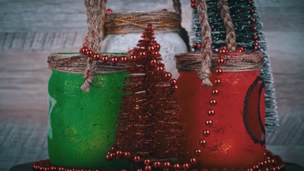 Frascos Navidad Decorativos Nieve Con Una Vela Árboles Navidad Giran — Vídeo de stock