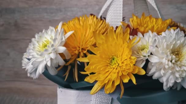 Flowers Basket Chrysanthemums Different Colors Spinning Gift Bouquet Flowers Large — Stockvideo