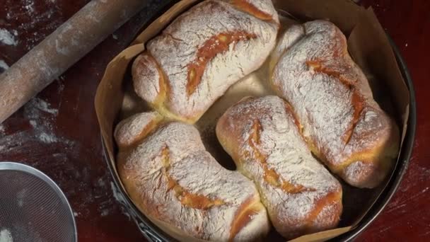 Gotowy Chleb Domowej Roboty Gorącego Piekarnika Zbliżenie Organiczny Świeży Chleb — Wideo stockowe