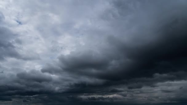 Zaman Ayarlı Gri Yağmurlu Bulutlar Bulutlu Bir Günde Karanlık Gökyüzünde — Stok video