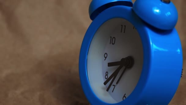Mãos Despertador Clássico Contam Horas Tempo Está Correr Rápido Ser — Vídeo de Stock
