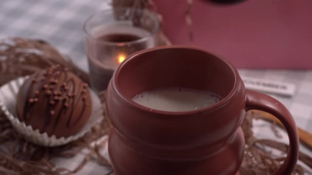 Bombe Cacao Dissout Dans Une Tasse Lait Chaud Une Tasse — Video