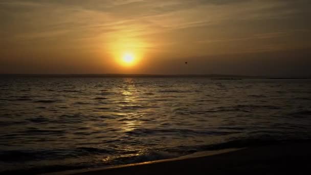 Atardecer Horizonte Sobre Mar Cerca Del Agua Vista Hermosa Puesta — Vídeos de Stock