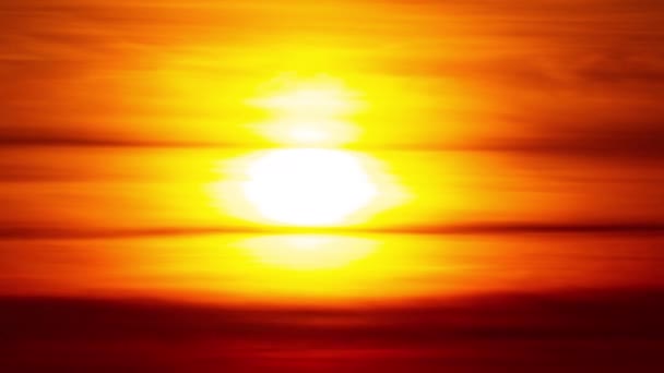 Ярко Оранжевый Закат Уходящими Облаками Солнце Заходит Горизонт Конце Дня — стоковое видео