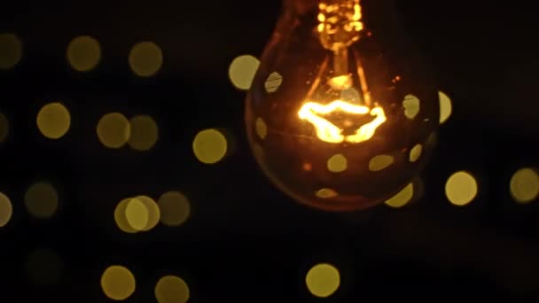 Ampoule Vintage Brille Sur Fond Lumières Scintillantes Lampe Incandescence Suspendue — Video