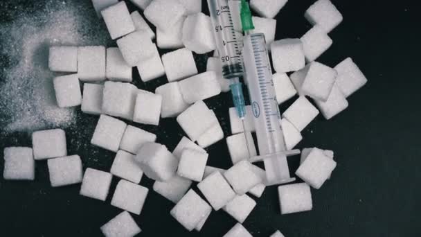 Zucker Droge Weiße Zuckerwürfel Und Spritze Süßigkeiten Sind Gesundheitsschädlich Zuckersucht — Stockvideo