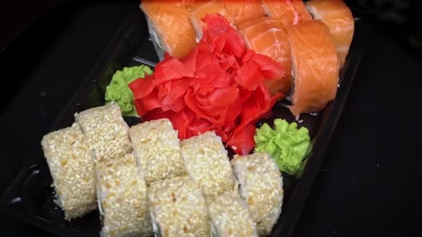 Sushi Roll Spinning Black Container Close Japanese Cuisine Sushi Restaurant — Stok video