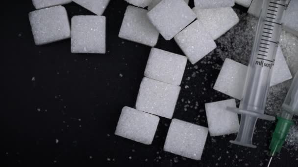 Socker Läkemedel Vita Sockerbitar Och Spruta Sötsaker Skadliga För Hälsan — Stockvideo