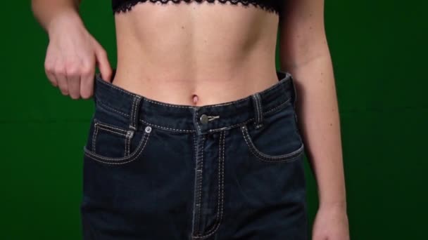 Vita Delle Donne Dopo Aver Perso Peso Jeans Grandi Dimensioni — Video Stock