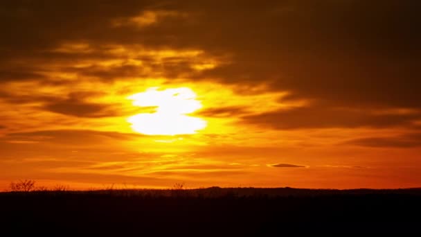 Napnyugta Narancssárga Napjának Időeltolódása Felhős Égen Felhők Égen Napfelkelte Vagy — Stock videók