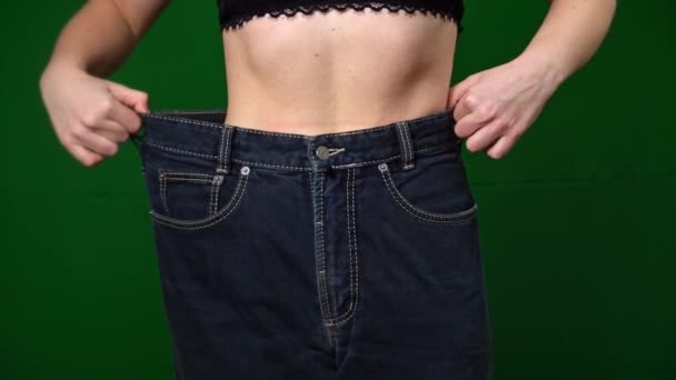 Vita Delle Donne Dopo Aver Perso Peso Jeans Grandi Dimensioni — Video Stock