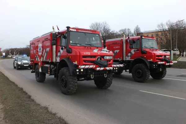 Feuerwehrfahrzeuge Lettlands Ufer Der Daugava Während Einer Parade Militärischer Und — Stockfoto