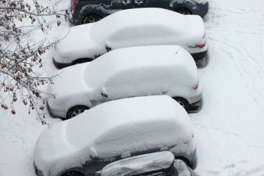 Riga 'nın küçük bölgesinde kar yağışı.