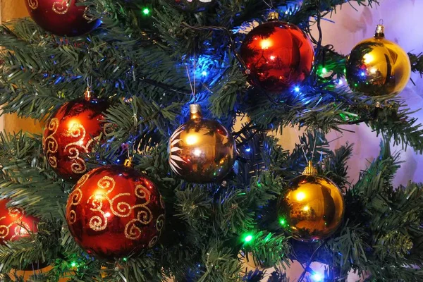 Decorações Natal Uma Árvore Natal Artificial — Fotografia de Stock